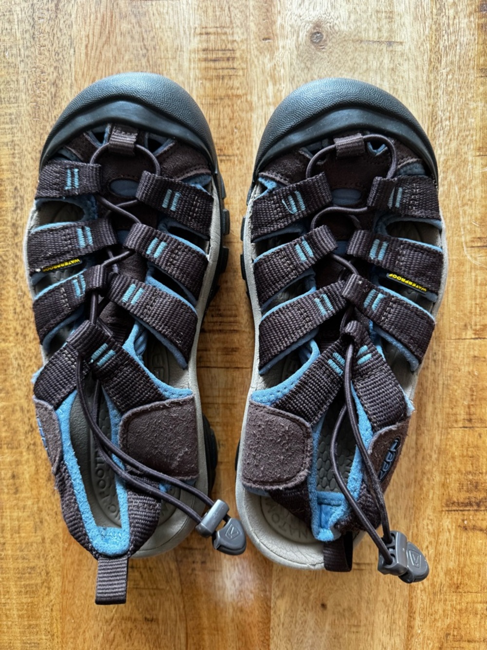 KEEN Women's Newport H2 Closed Toe Water Sandals, Mulch/Quiet Harbor, 6 US EUC